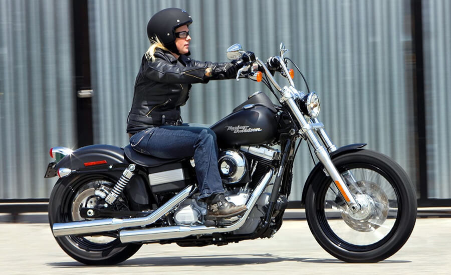 Comfort and Ergonomics: Harley Davidson Dyna Super Glide Custom