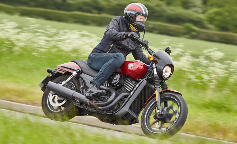 Comfort & Ergonomics: Harley Davidson Street 750