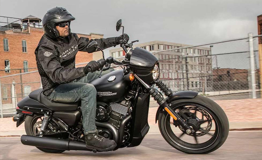 Comfort & Ergonomics: Harley Davidson Street 750