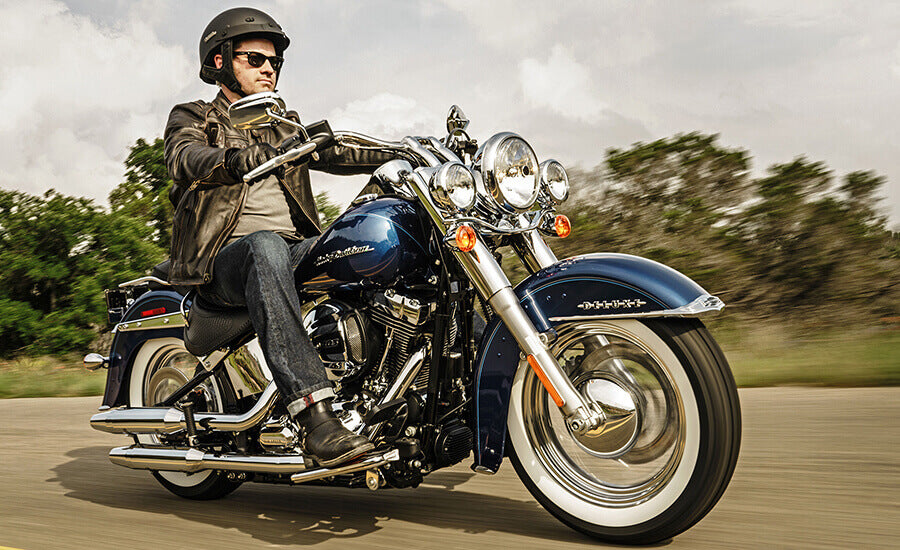Comfort & Ergonomics: Harley Davidson Softail Deluxe