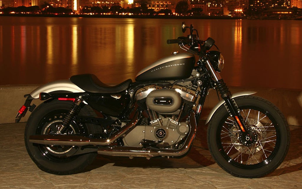 Harley-Davidson Sportster 1200 Nightster XL1200N At First Glance