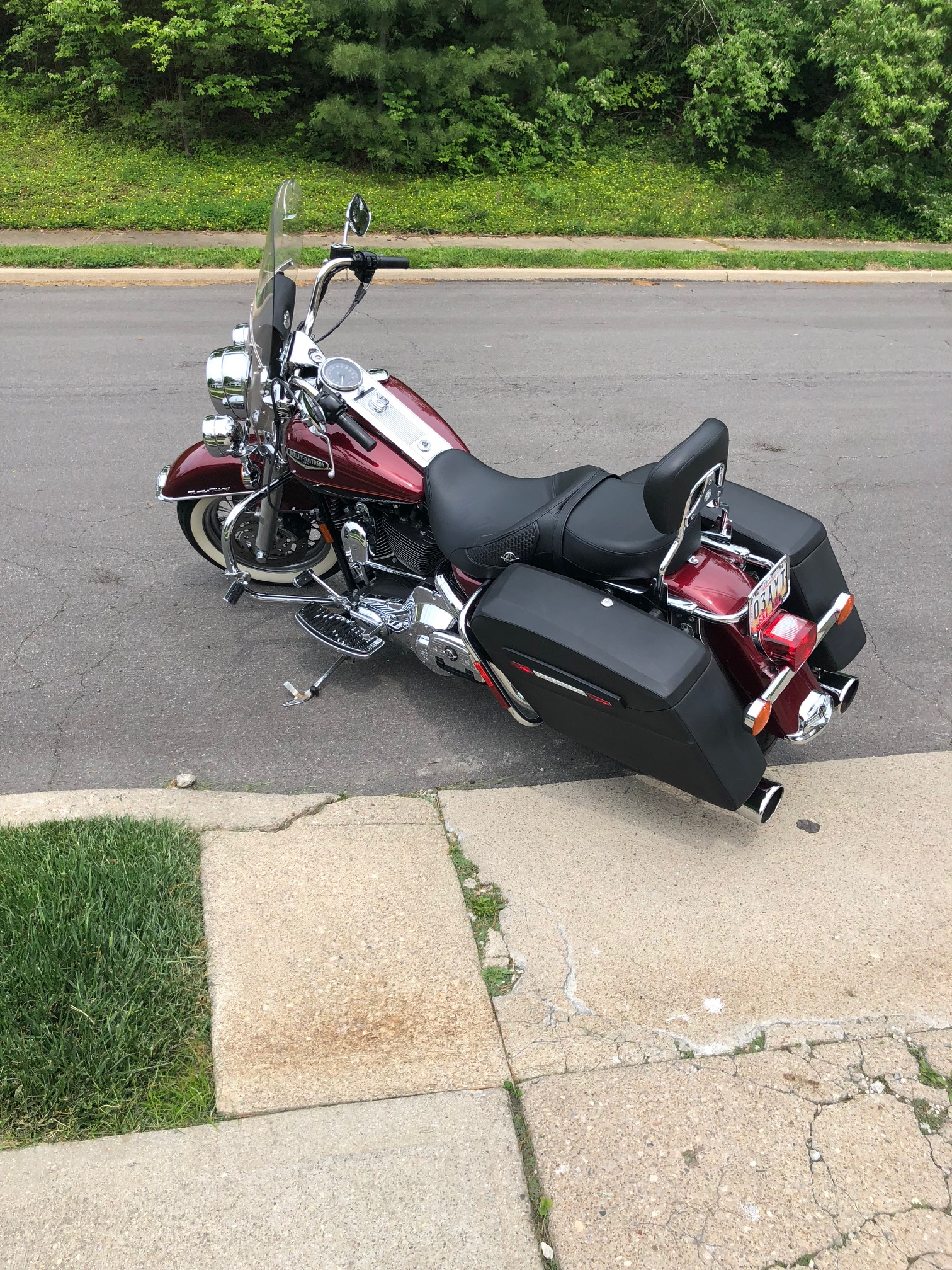 What are The Benefits of Detachable Windshield and Saddlebags in Road King