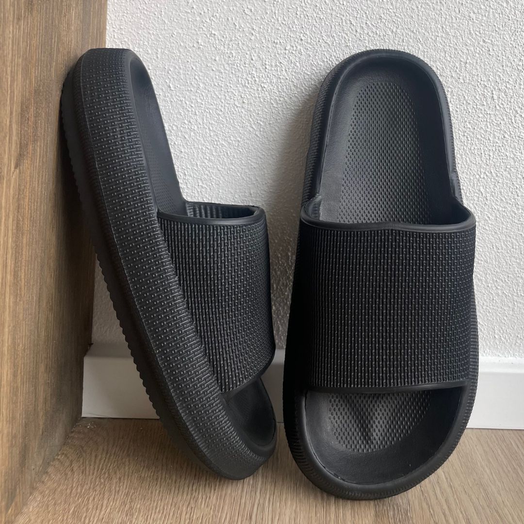 Se W.O.C Slippers&trade; - 37-38 / Sort hos Nordic Recover