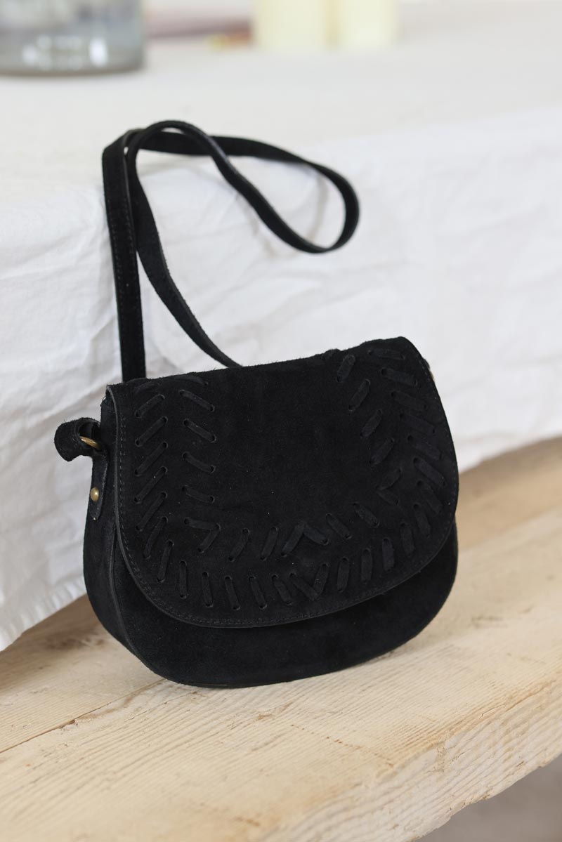 petit sac à main rigide en cuir velours noir rabat surpiqures style indien