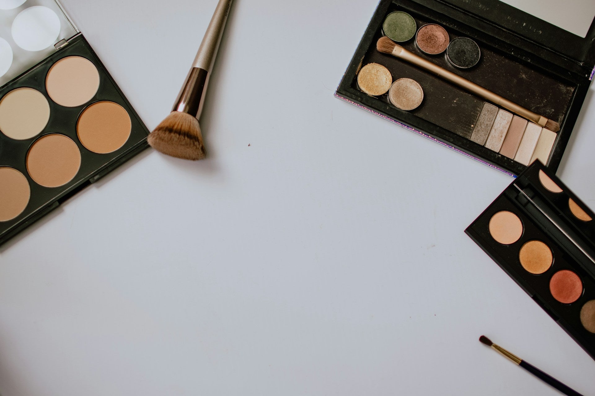 Essential Makeup Tools for Beginners: Building Your Starter Kit - Premiumdermalmart.com