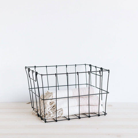 https://cdn.shopify.com/s/files/1/0763/2411/products/wire-storage-basket1_large.jpg?v=1571438967