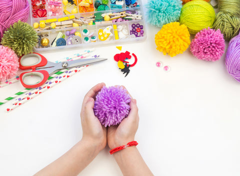 how to make a pom pom