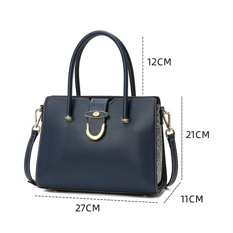 Illustration of the dimensions of the Saga leather handbag in navy blue with the exact dimensions.