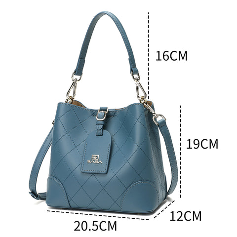 The dimensions of the light blue handbag from Saga with an elegant design