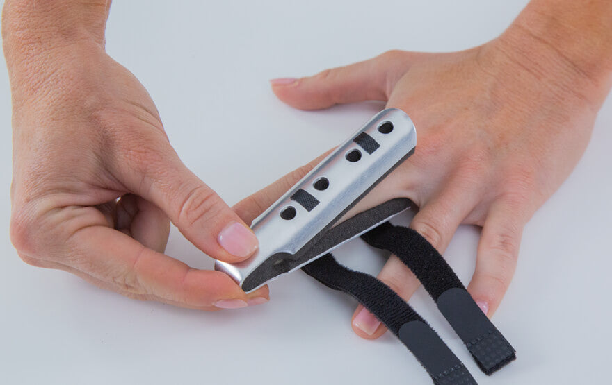 fitting metal finger splint