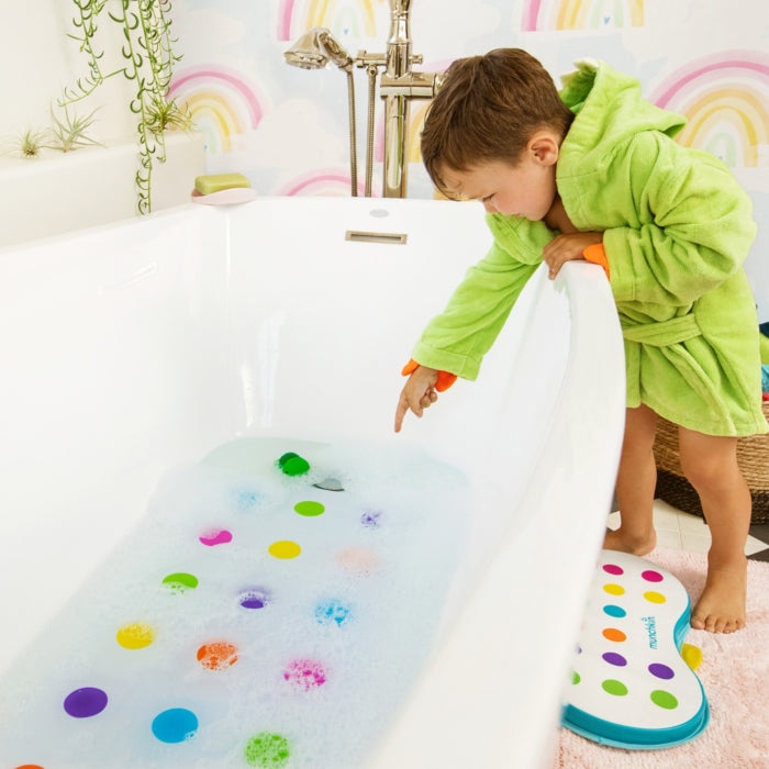 Tapis de baignoire propre et bien entretenu