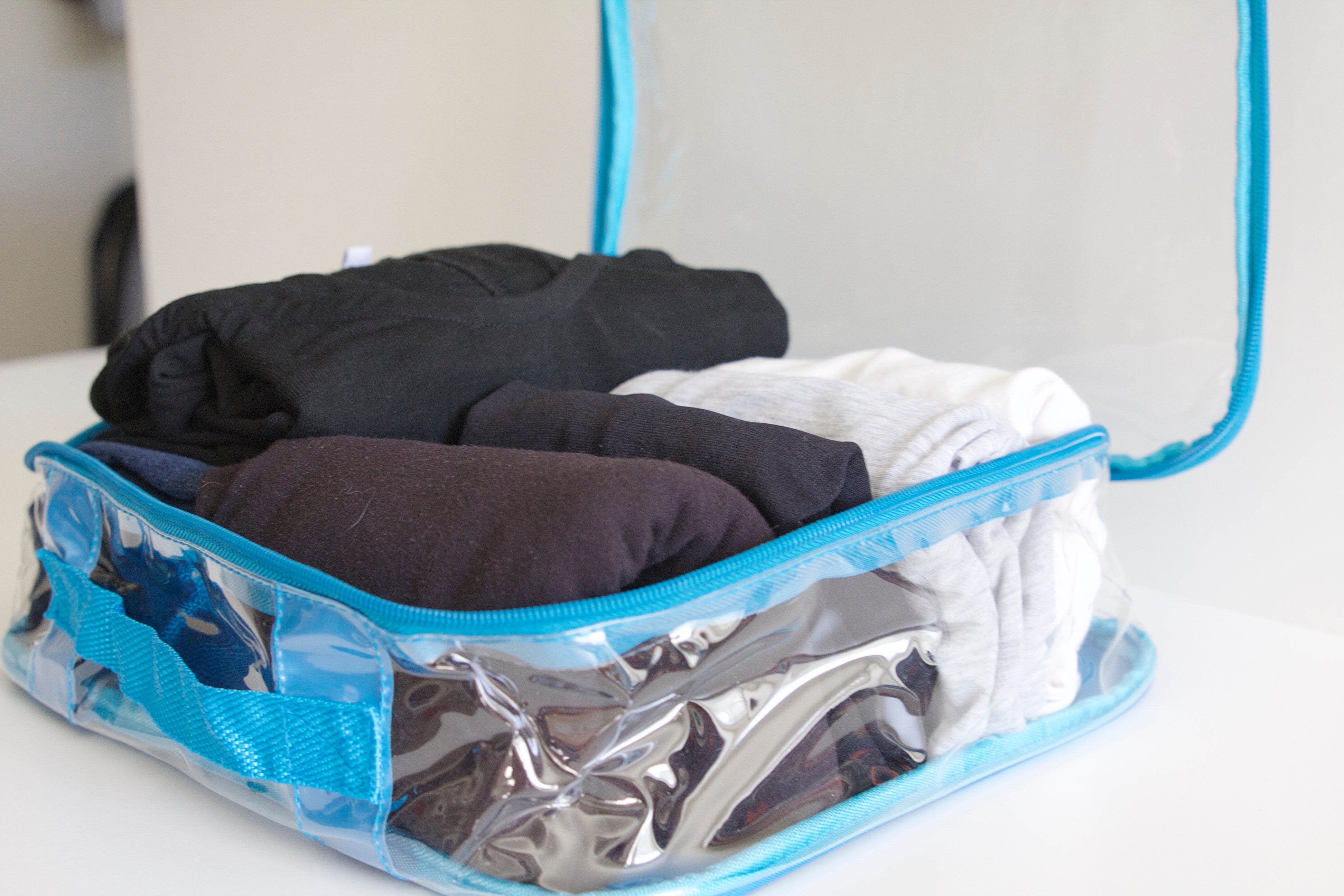 Travel Vacuum Seal Bags Vs. Packing Cubes: Is There A Winner? - Style Degree