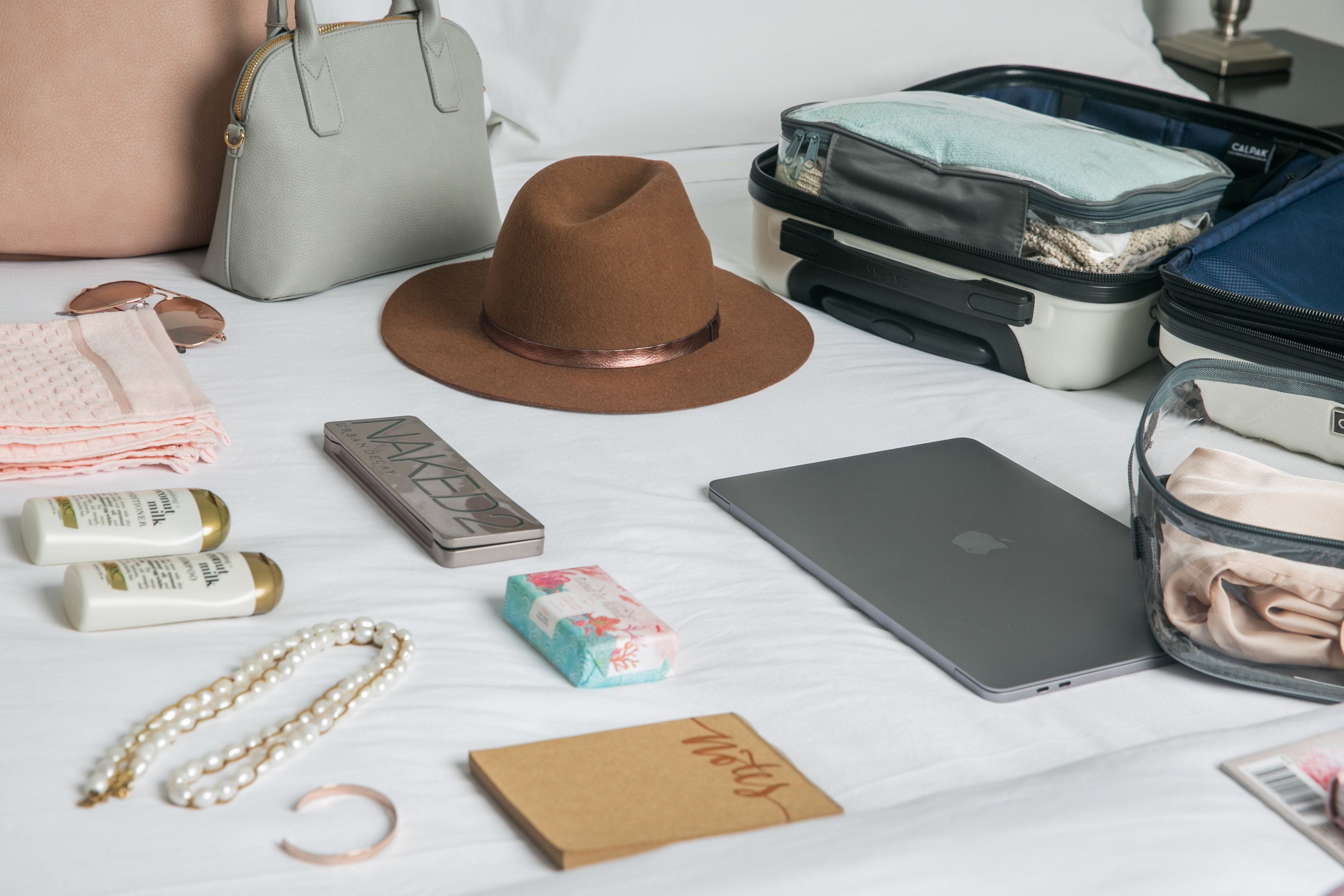 45 Business Travel Accessories You'll Need for Your Next Work Trip + P –  EzPacking