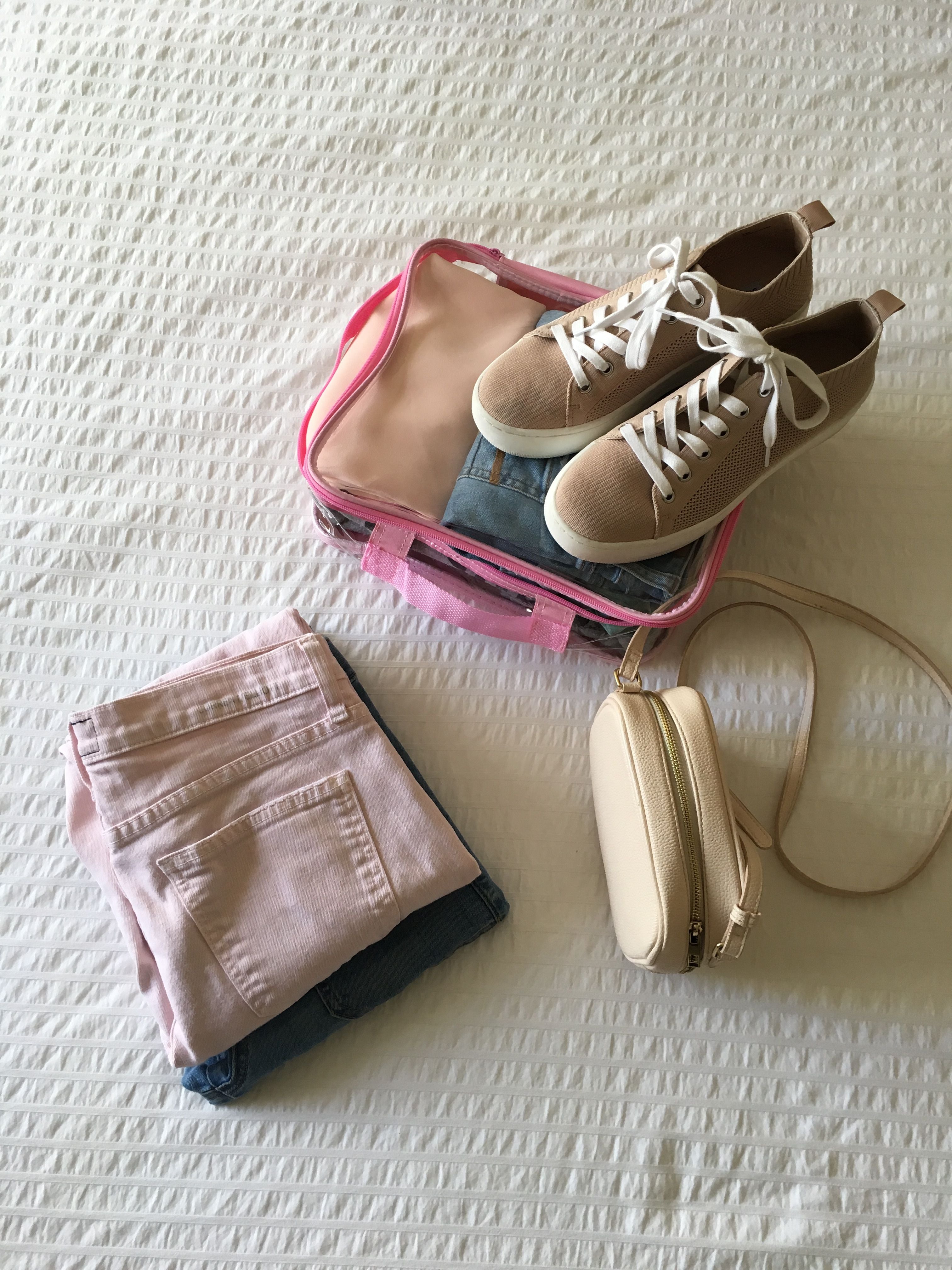 Packing by outfit in a medium cube
