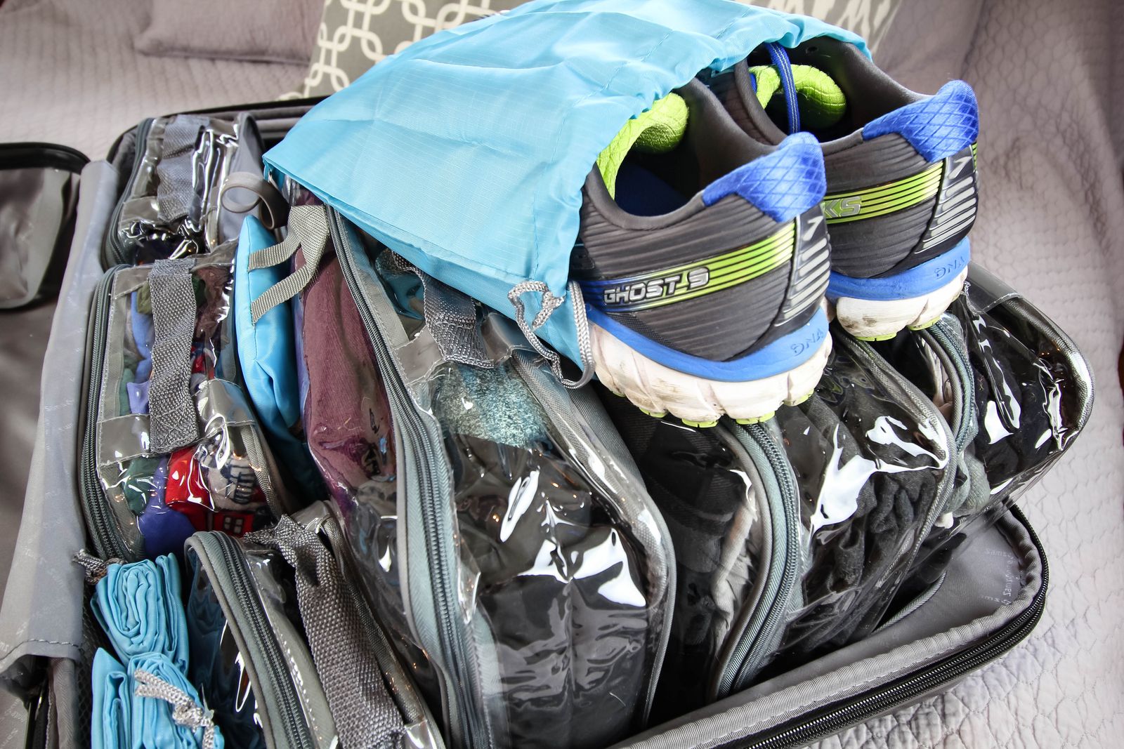 Packing shoes in a travel shoe bag