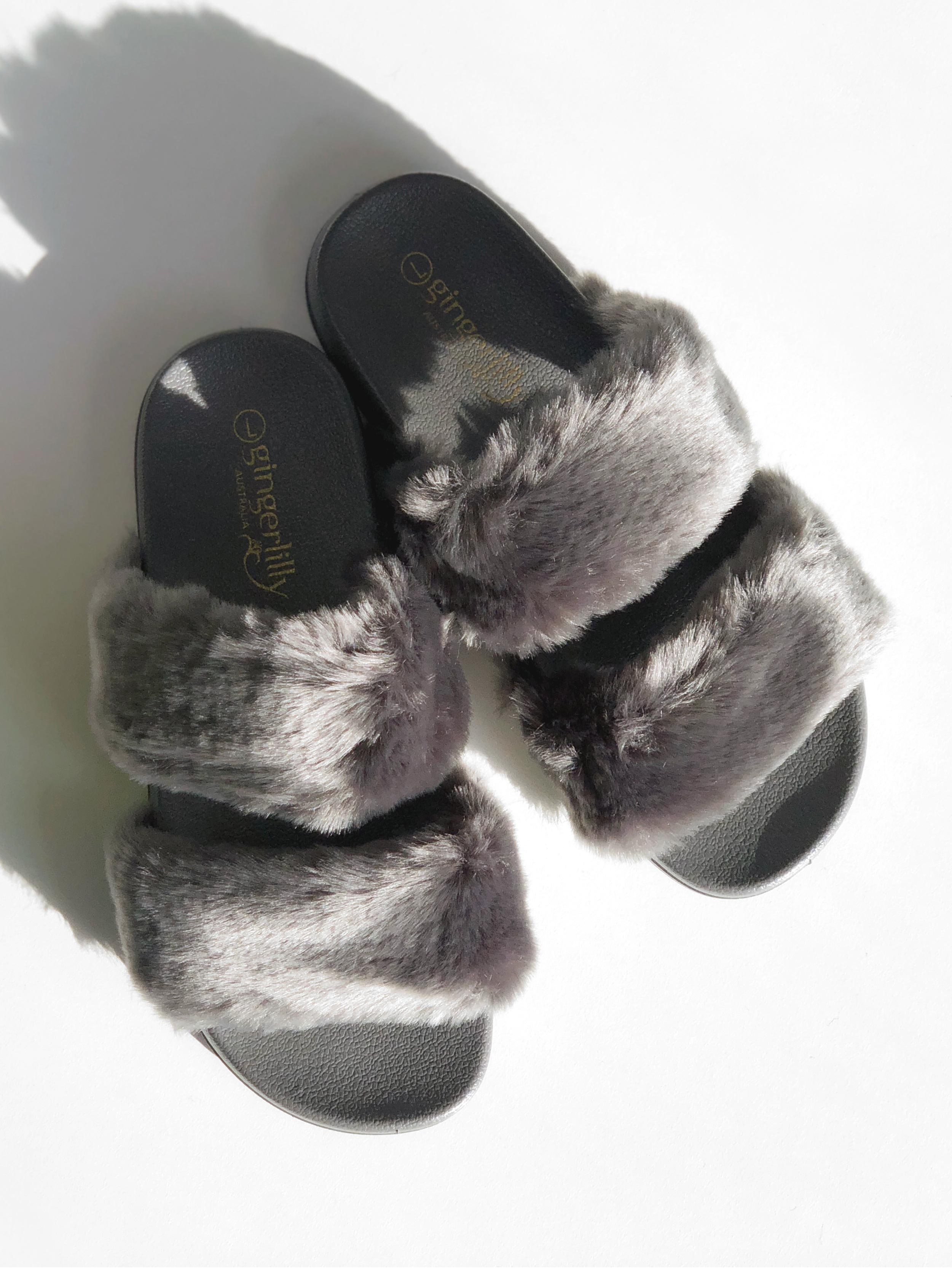 FAUX FUR DOUBLE STRAP SLIDE IN GREY 