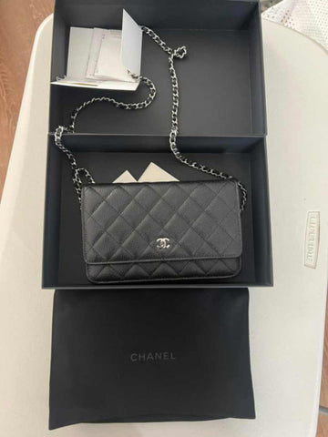 jpeg-optimizer_Chanel Wallet on chain 3.jpg__PID:10da7281-6cc2-42d7-b0dc-7575e6ac2288