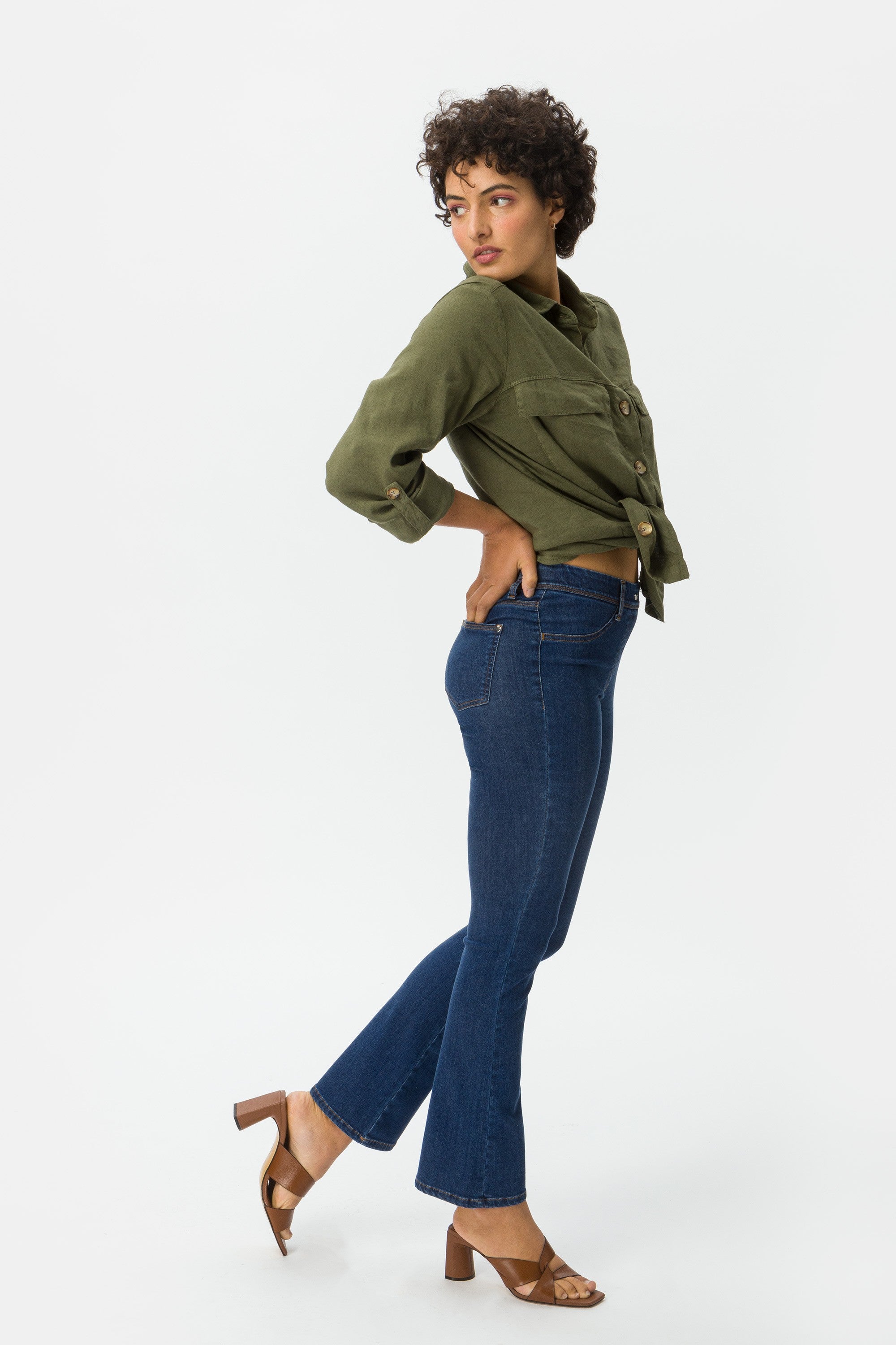 Calça Flare de Sarja Preta - Elegância e Conforto Unak - Unak Jeans - Um  bom Jeans dura para sempre - Compre Online