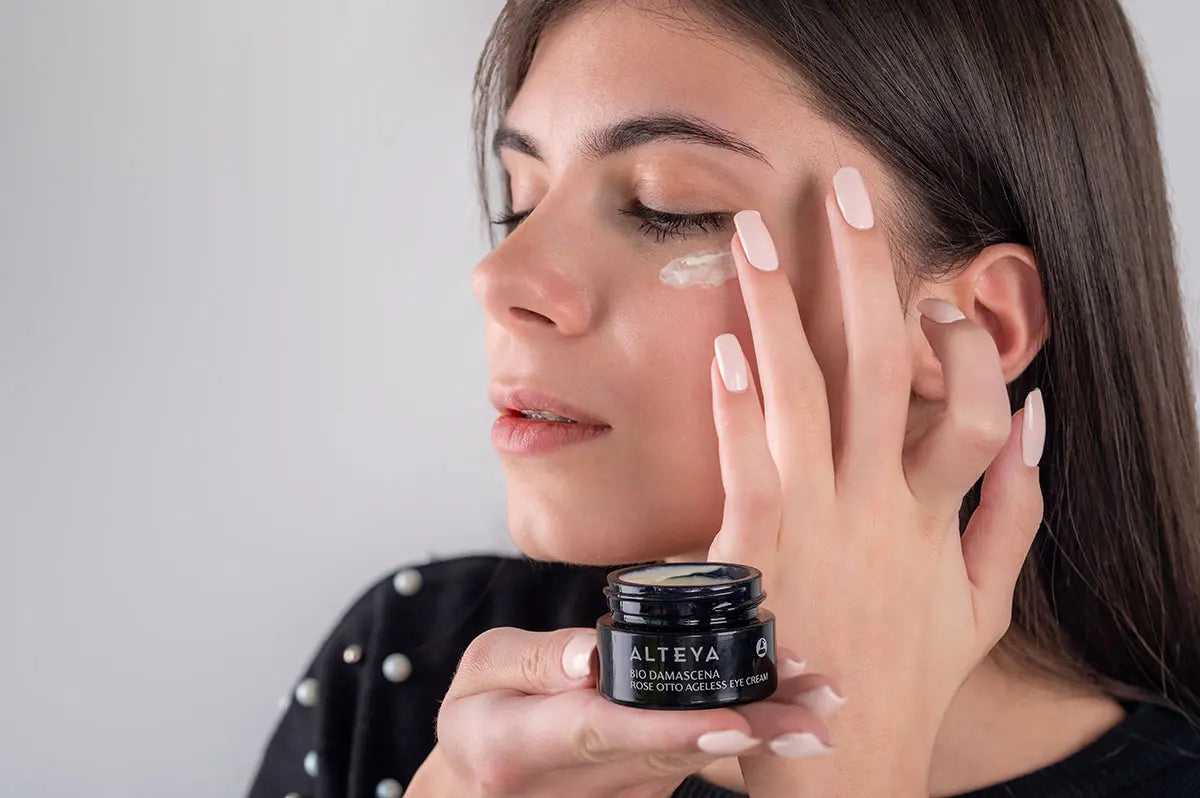 How to apply eye cream correctly? How to apply eye cream correctly?