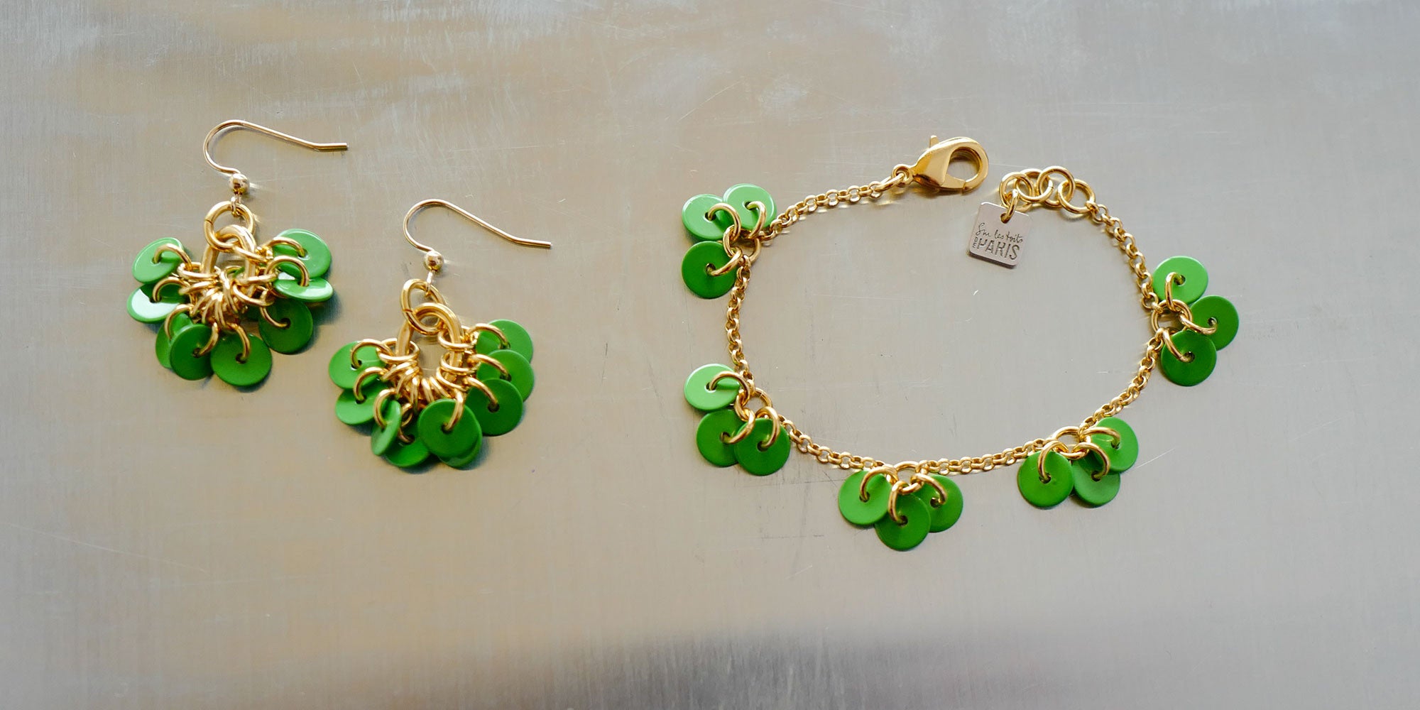 bracelet et BO Charlotte greenery - Surlestoitsdeparis - bijoux créateur Paris