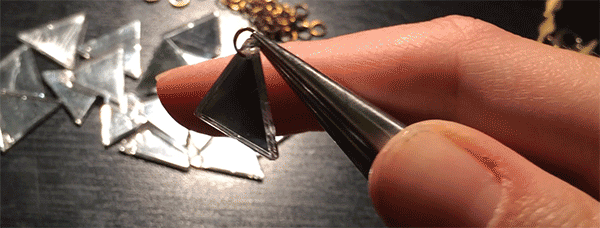 Dynamo-atelier-montage-triangles-plexiglas-sur-anneaux