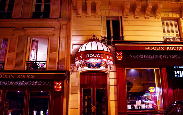 boutique-Moulin-Rouge-rue-Lepic