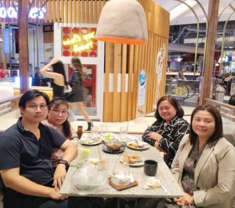 TIES PH Founder Vilma Mendoza (rightmost) and Co-founder Ma. Raysolyn Natividad (2nd to the right), together with the owners of Magic Root.