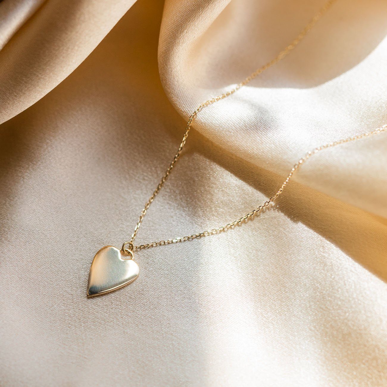 plain gold heart necklace