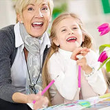 Oma en kleindochter lachend bezig met diamond painting