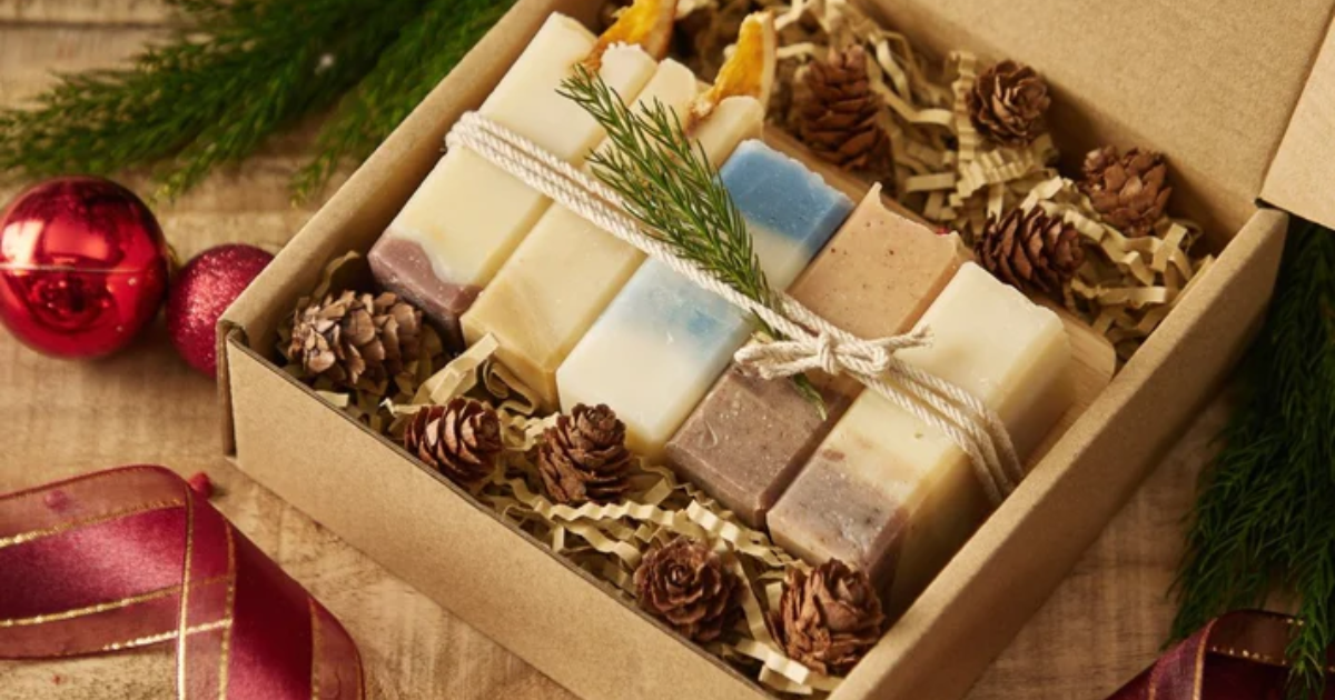 Christmas Soap Trial Box by Soap Yummy with 5 Christmas soaps including; Apple Pie, Let It Snow, Wood Cottage, Sweet Orange Lavender, and Sweet Orange Ginger.