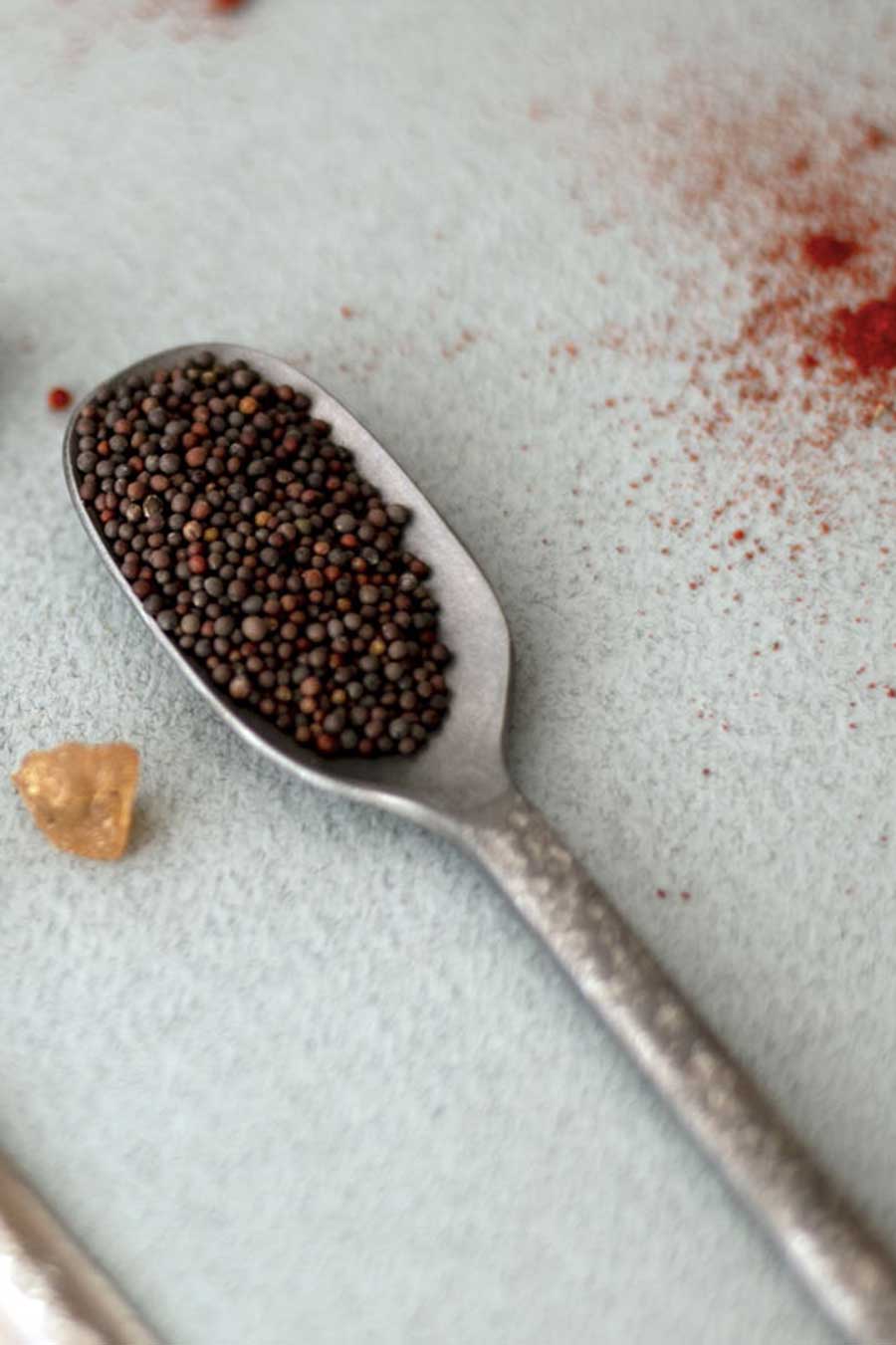 Moutarde noire (graines) - achat, recettes, bienfaits - Epices du Monde