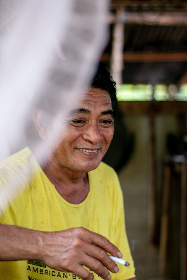 Producteur d'épices sur l'île de Sulawesi, en Indonésie, avec qui nous travaillons