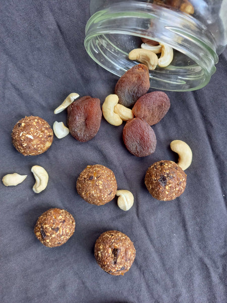 Bliss balls with nuts