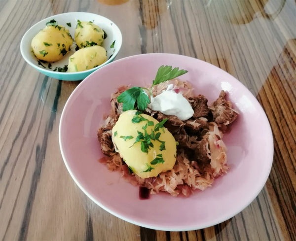 Cabbage with parsley potatoes and Skyr.