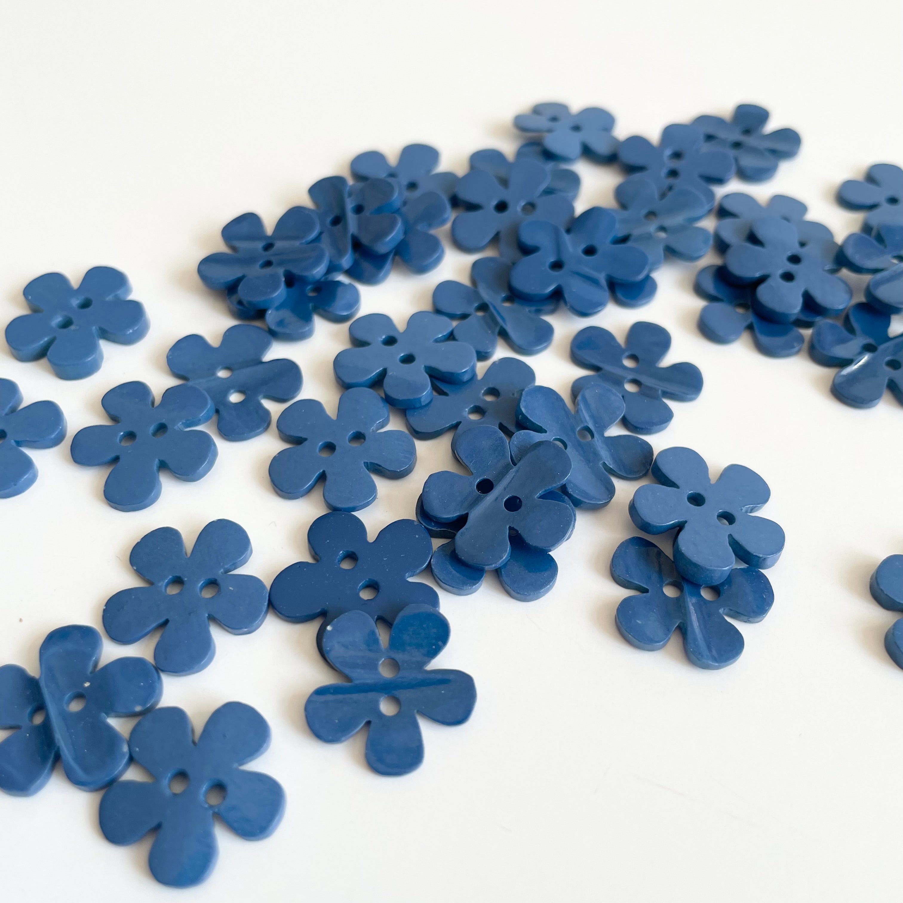 Hammershell Flower Button - Blue
