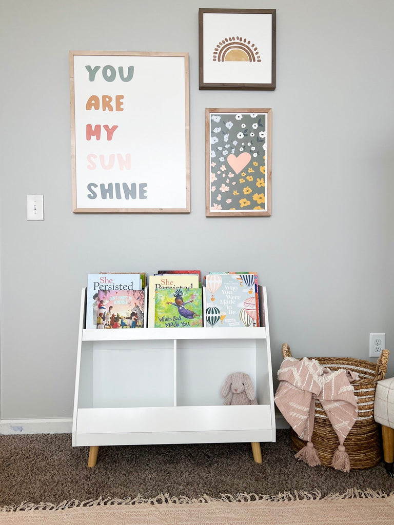 Reading wall with grey paint, book shelf and wall decor