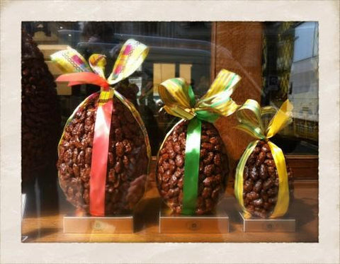 3 giant "Prasline de Montargis" caramelised almond eggs