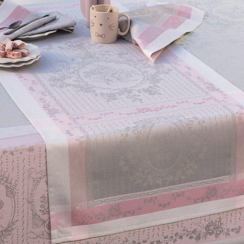 Garnier-Thiebaut, Lysandra, Rose Tablecloths