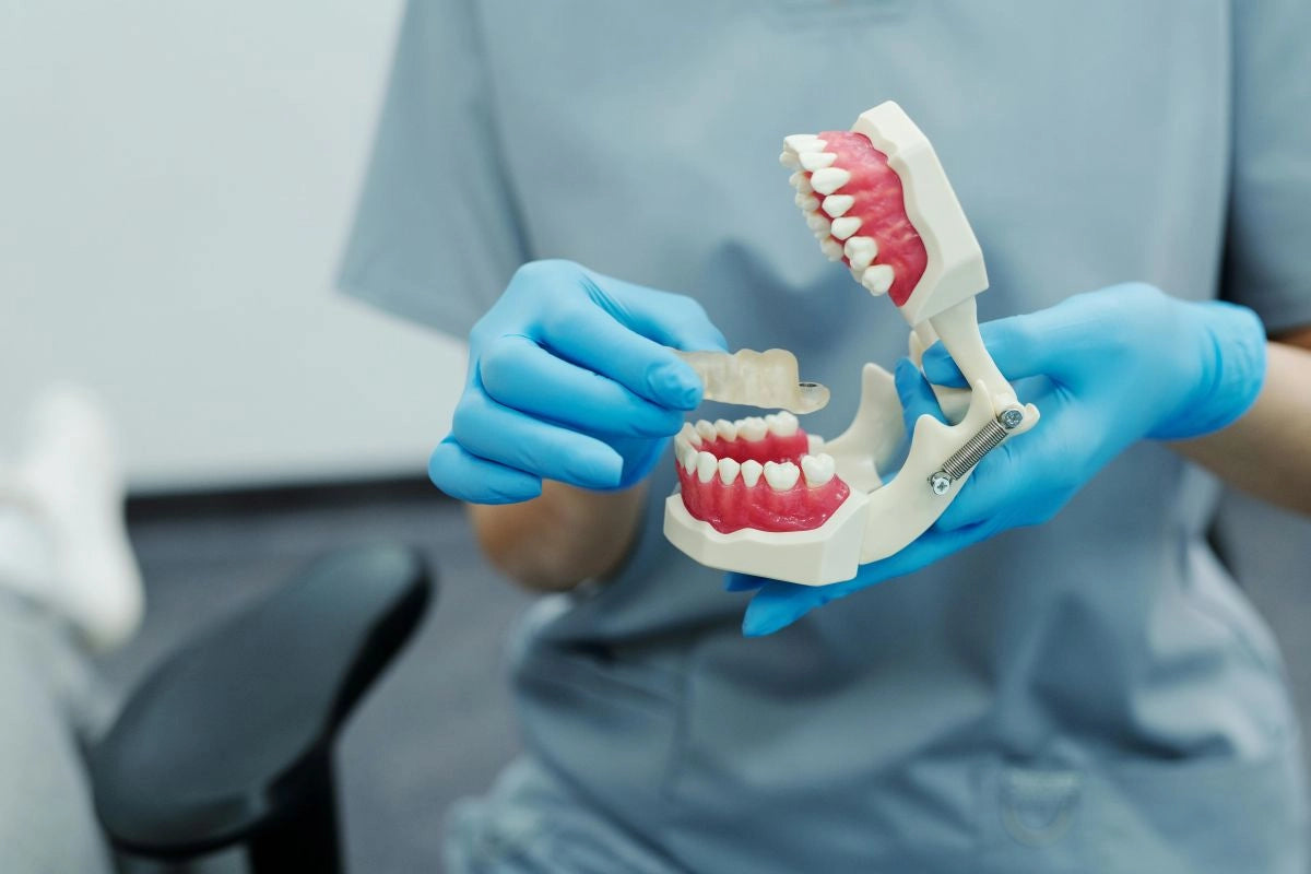 come-lavarsi-i-denti-con-gengive-retratte