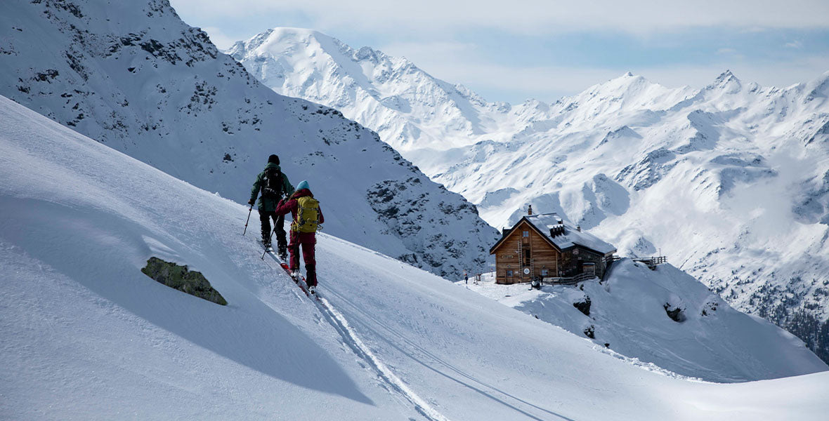 skieurs-touring-montagne-peaux-pomoca