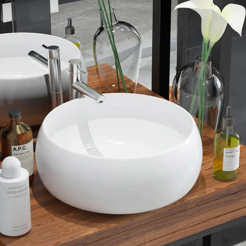 Moderne wastafels met strakke lijnen en tijdloos design - ideaal voor eigentijdse badkamer, toilet en keuken