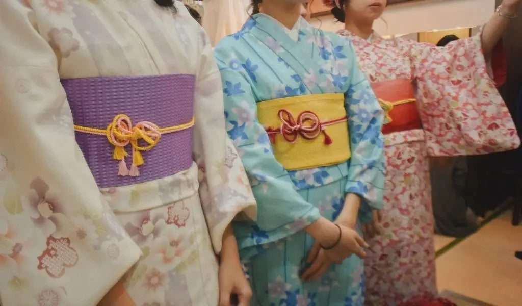 Wie zieht man einen Kimono an?