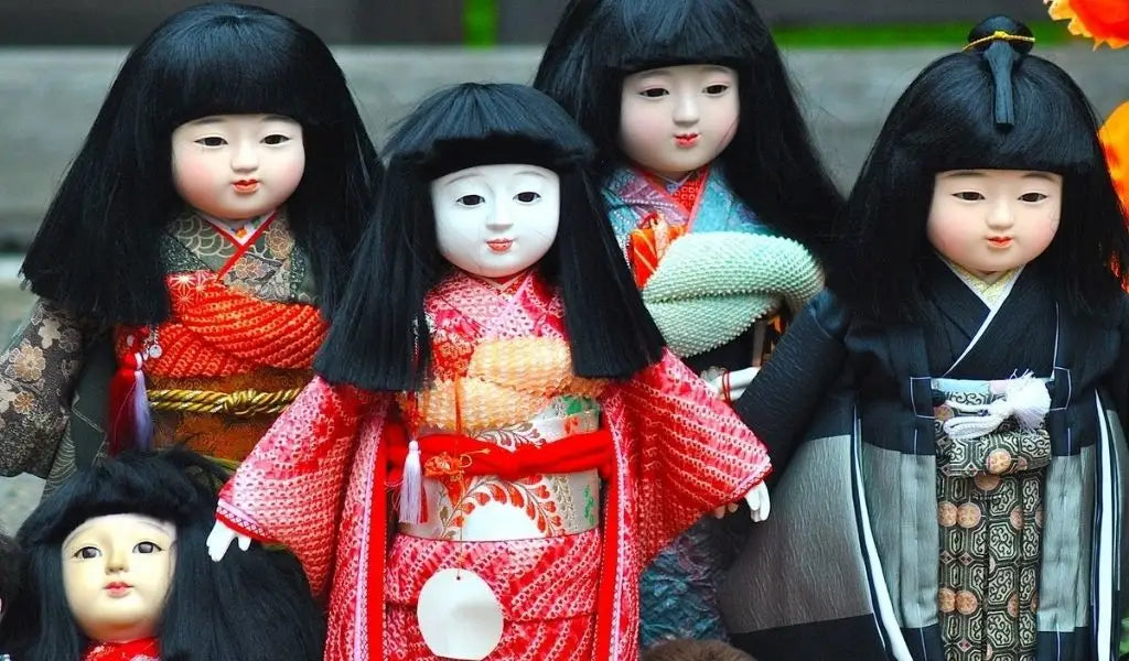 traditionelle japanische Puppen