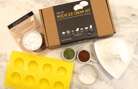 Global Grub DIY Mochi Ice Cream Kit - Mochi Kit Includes Sweet  Rice Flour, Potato Starch, Matcha Powder, Cocoa Powder, Ice Cream Mochi  Maker, Dough Cutter, Cooking Instructions. Makes 32 Pieces. 
