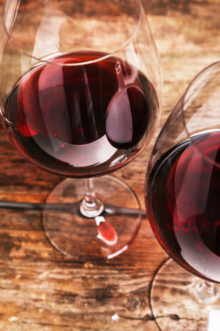 non-alcoholic red wine two glasses