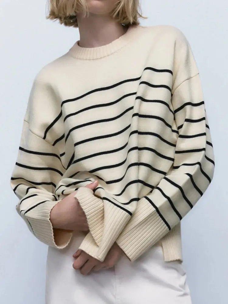 Suéter Holgado de Rayas Beige para Mujer: Estilo Streetwear y Confort - ConEstillo 