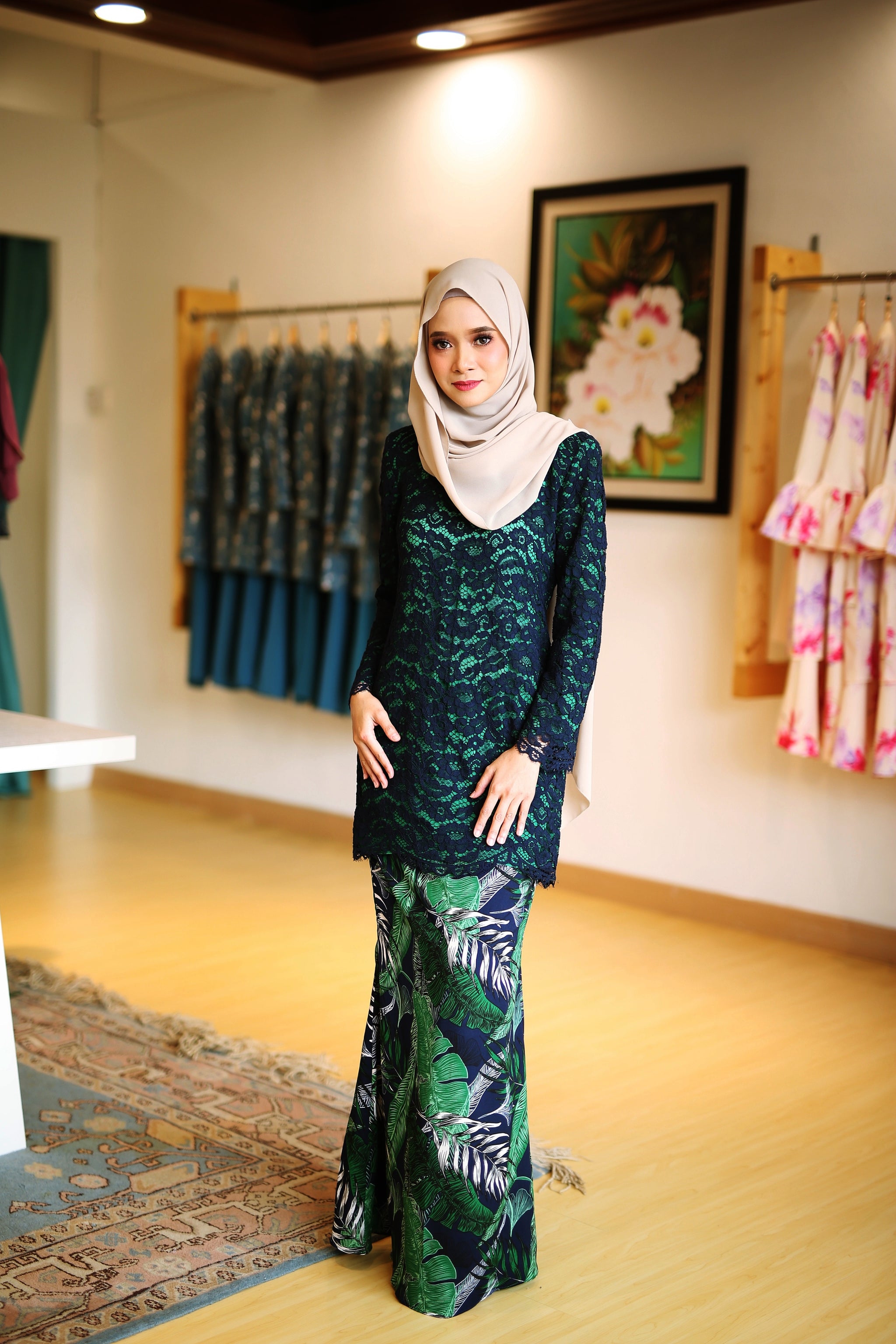 Fiona Lace Kurung In Navy Moderee