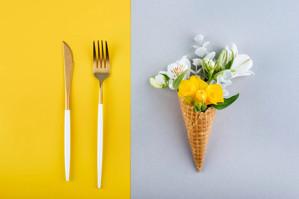 eco-ice-cream-cone-with-flowers-cutlery