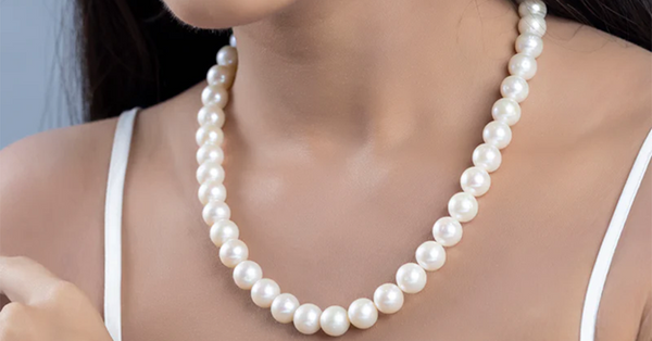 white pearl necklace