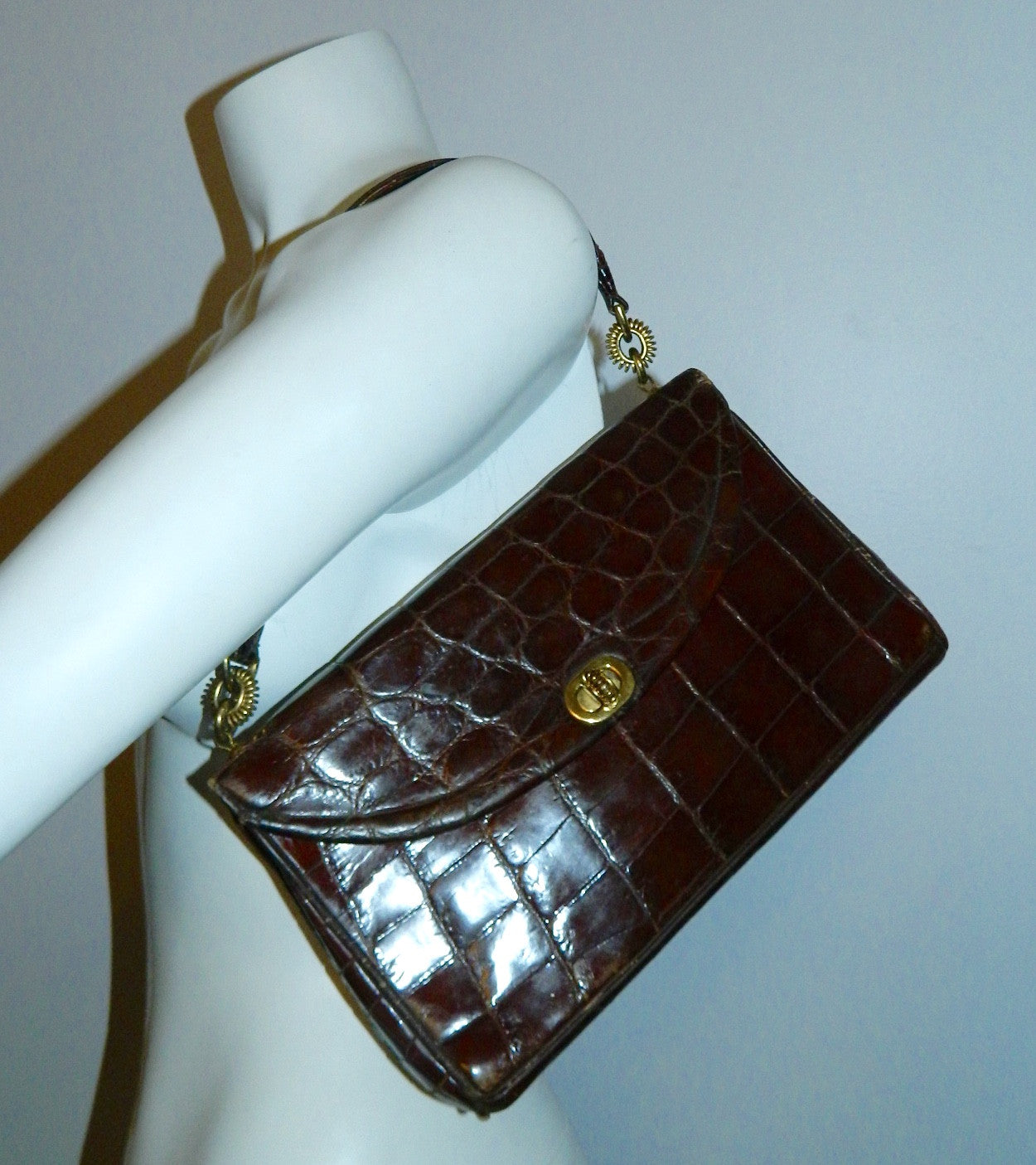 vintage LOEWE alligator handbag 1940s turn lock brown gator kelly bag ...